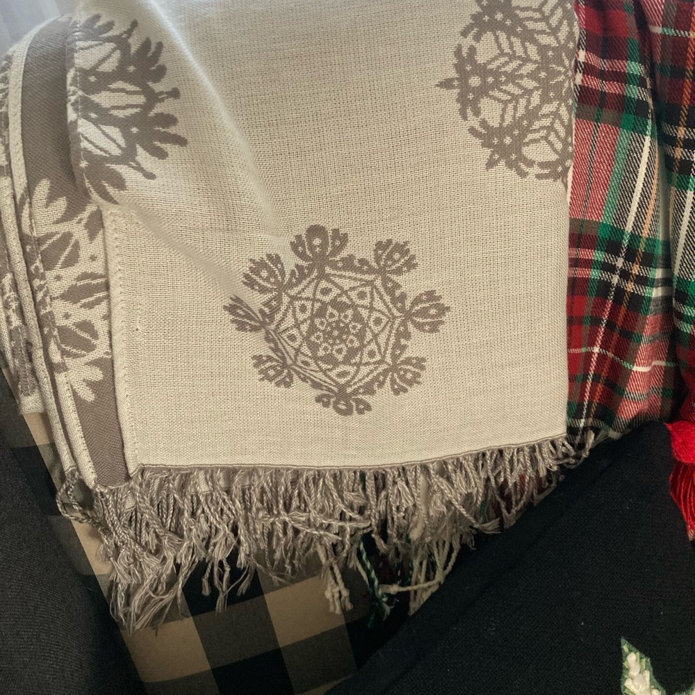 ♥️Pottery Barn Snowflake Blanket